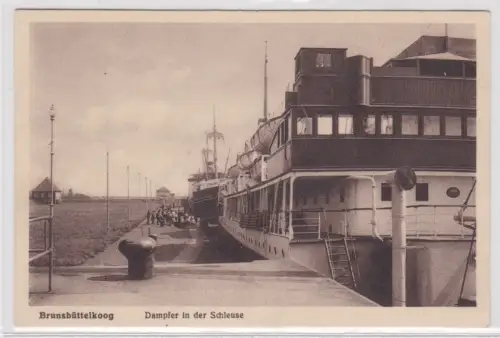 17324 Ak Brunsbüttelkoog. Dampfer in der Schleuse. um 1930