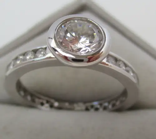 traumhafter 925er Silber Damen Ring mit umlaufender Reihe weißer Steine (115469)