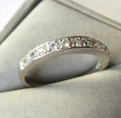 zierlicher 925er Silber Damen Ring mit Reihe von 12 weißen Steinen (165311)