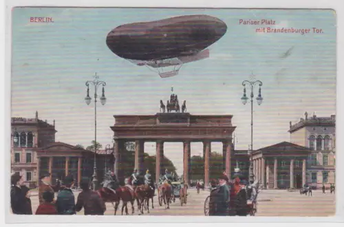 908657 Ak Berlin. Pariser Platz mit Brandenburger Tor. 1910