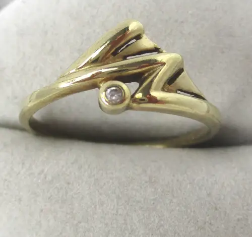 charmanter 333er Gold Damenring mit winzigem Diamant (153654)