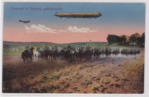 02397 Feldpost Ak Dragoner in Deckung gefechtsbereit, darüber Zeppelin 1917