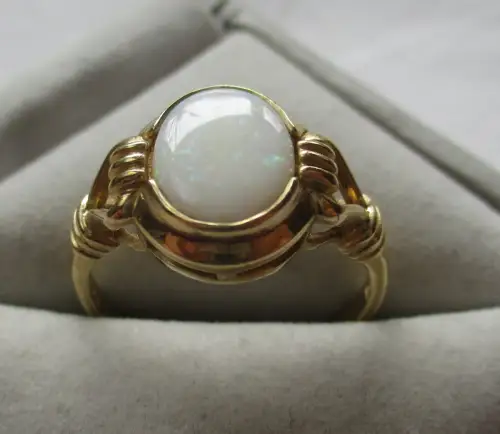 eleganter 333er Gold Damen Ring mit schimmerndem Opal Edelstein (102836)