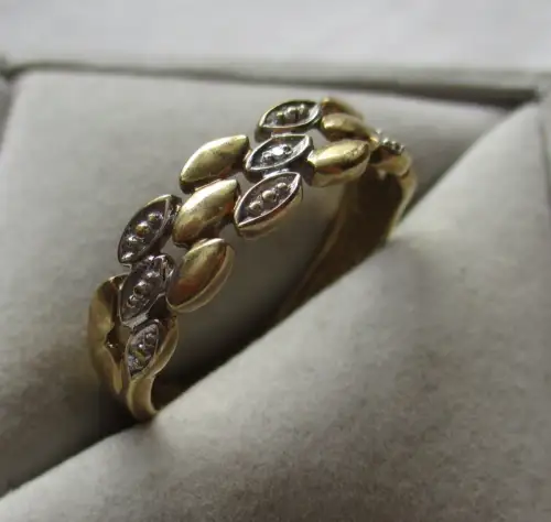 eleganter 333er Gold Ring mit kleinem Diamantsplitter (165366)