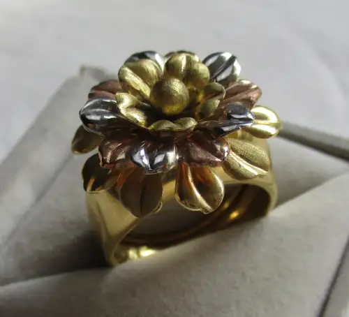 außergewöhnlicher 333er Gold Ring Tricolor mit 3D Blüte (167800)