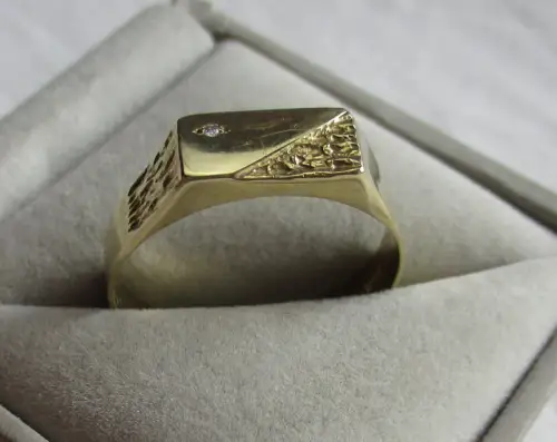 eleganter 333er Gold Siegelring mit kleinem Diamantsplitter (168222)