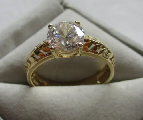 eleganter 585er Gold Ring mit farblosem Edelstein im Brillantschliff (162294)