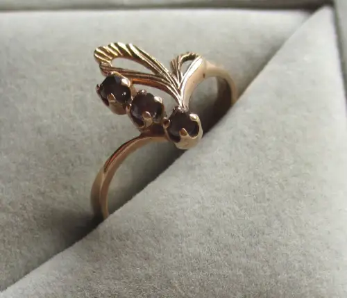 eleganter 583er Rotgold Gold Ring in Blütenform mit 3 Rubinen (152834)