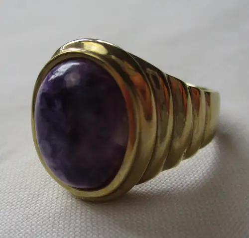 eleganter 333er Gold Ring mit violettem Schmuckstein (158503)
