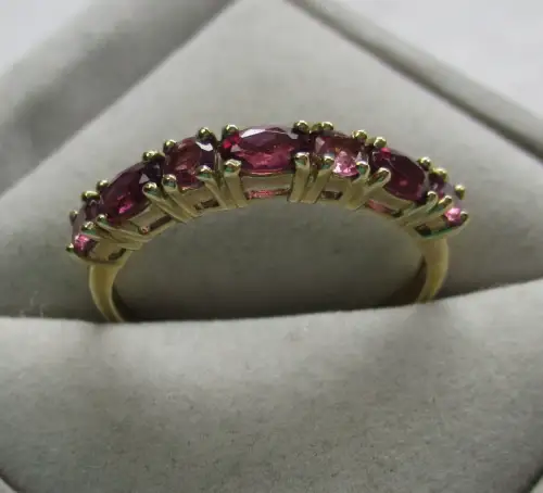 eleganter 333er Gold Ring mit 2 unterschiedlich farbigen Amethysten (124965)