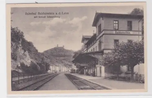 907787 Ak Bahnhof Balduinstein an der Lahn mit Schloß Schaumburg um 1920