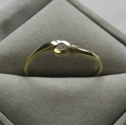 zeitloser 333er Gold Damen Ring mit weißem Schmuckstein (110989)
