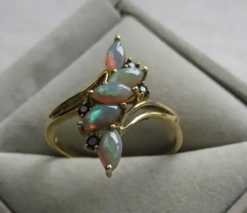 märchenhafter 375er Gold Damen Ring mit 5 Opalen (112348)