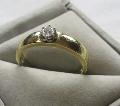 klassische 585er Gelbgold-Solitärring mit einem funkelnden Diamanten (111620)