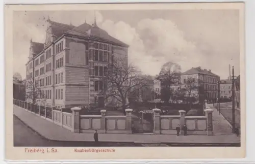 910763 AK Freiberg in Sachsen - Knabenbürgerschule, Straßenansicht 1915
