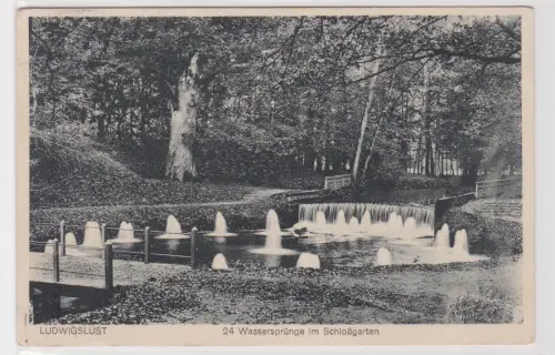 910497 Ak Ludwigslust - 24 Wassersprünge im Schlossgarten 1929