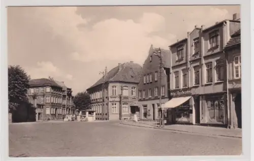 910255 Foto Ak Grevesmühlen (Meckl.) - Am Markt, Straßenansicht HO Backwaren