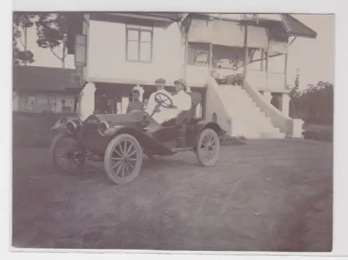 93336 Foto Antikes Auto Oldtimer mit Insassen vor Kolonial-Villa um 1910