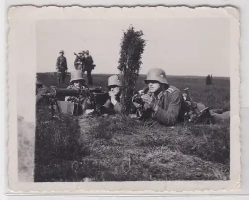 87530 Foto Deutsche Soldaten Maschinengewehr-Stellung 2. Weltkrieg