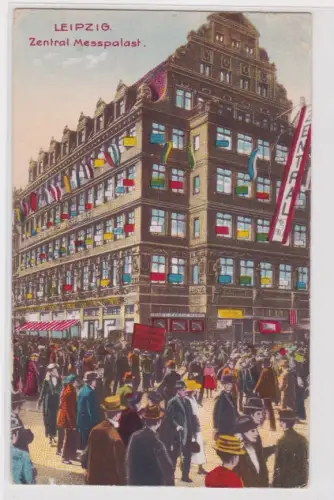 910353 AK Leipzig - Zentral Messpalast, Menschenmassen 1921