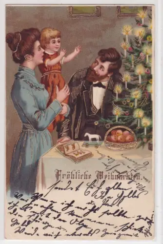 908005 geprägte Ak Fröhliche Weihnachten - Familie am Weihnachtsbaum um 1900
