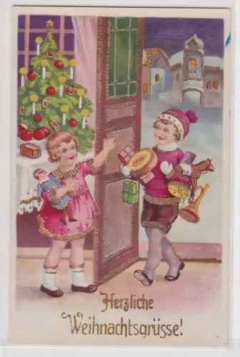 94310 geprägte Ak Herzliche Weihnachtagrüße - Kinder mit Geschenken um 1930