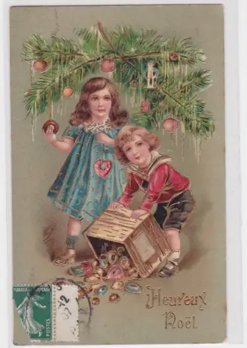 901367 Künstler AK Heureux Noël - Kinder kippen Weihnachtsbaumschmuck aus 1907