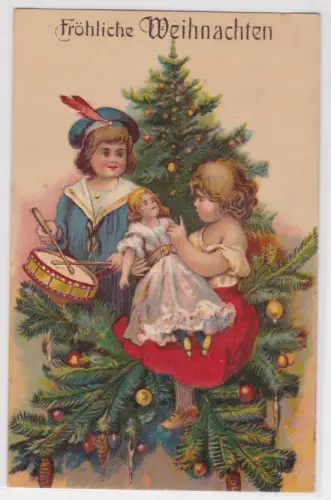 907057 Künstler Präge AK Fröhliche Weihnachten, Kinder spielen auf Tannenzweig