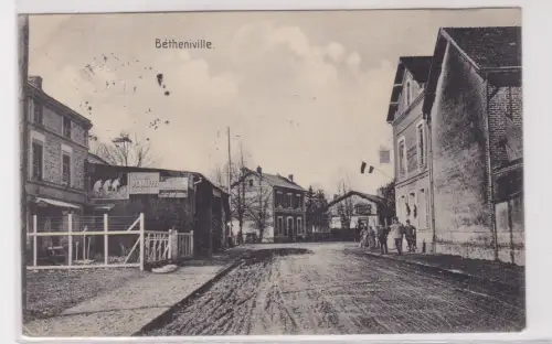 15400 Feldpost AK Bétheniville - Straßenansicht mit Geschäften & Hotel 1915