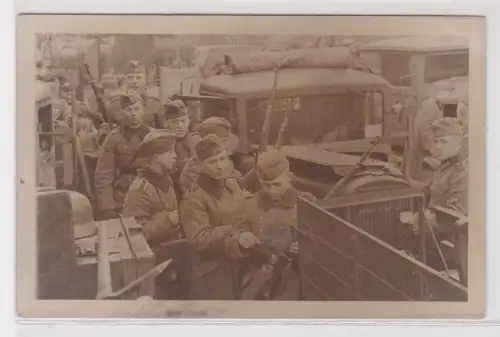 15373 Foto Ak Deutsche Soldaten mit Lastwagen in Russland 2. Weltkrieg
