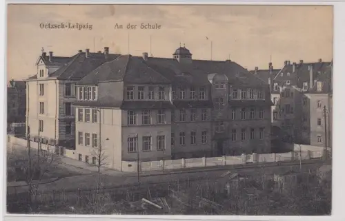 92738 Ak Oetzsch-Leipzig. An der Schule. 1926