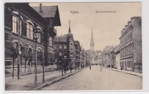 18282 Ak Kahla Bahnhofstrasse mit Porzellan Fabrik um 1910