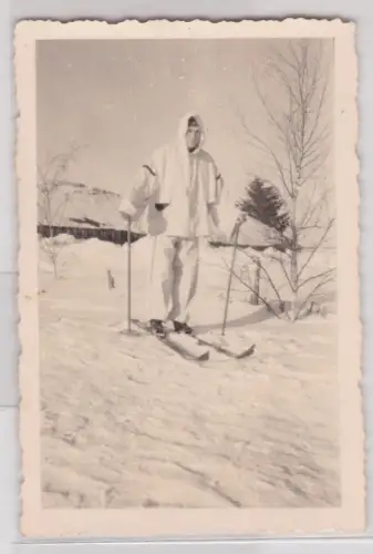 909557 Foto Wehrmacht Soldat auf Ski in Winterkleidung 2. Weltkrieg