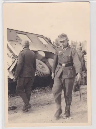 909546 Foto Wehrmacht verunglückter schwerer Panzerspähwagen um 1940