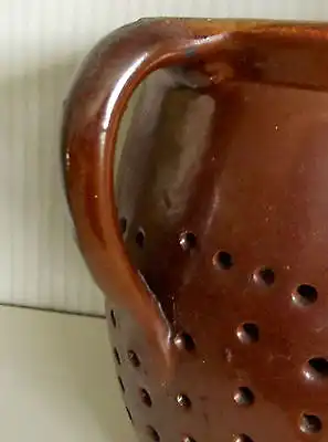 Seltene Steingut Zwiebeltopf Topf Braun Löcher Gefäß