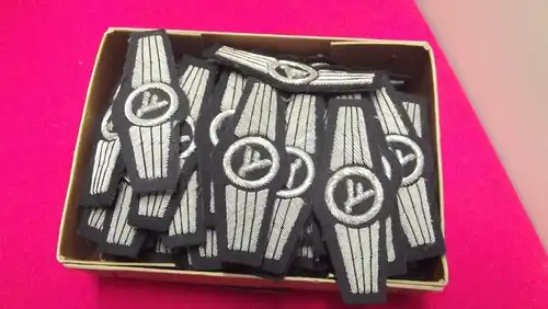 70 Stück Bundeswehr Tätigkeitsabzeichen Führungsdienst Luftwaffe gestickt Silber
