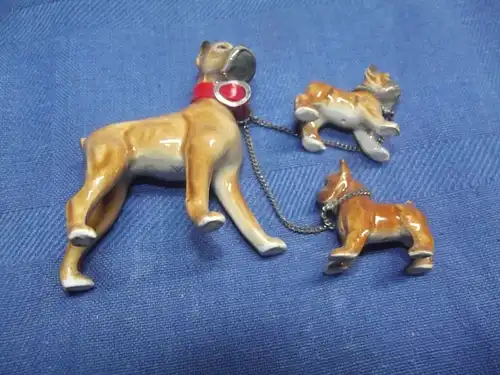 Goebel Figur Hund Boxer mit zwei Welpen