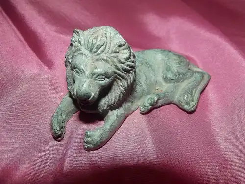 Liegender Bronze Löwe