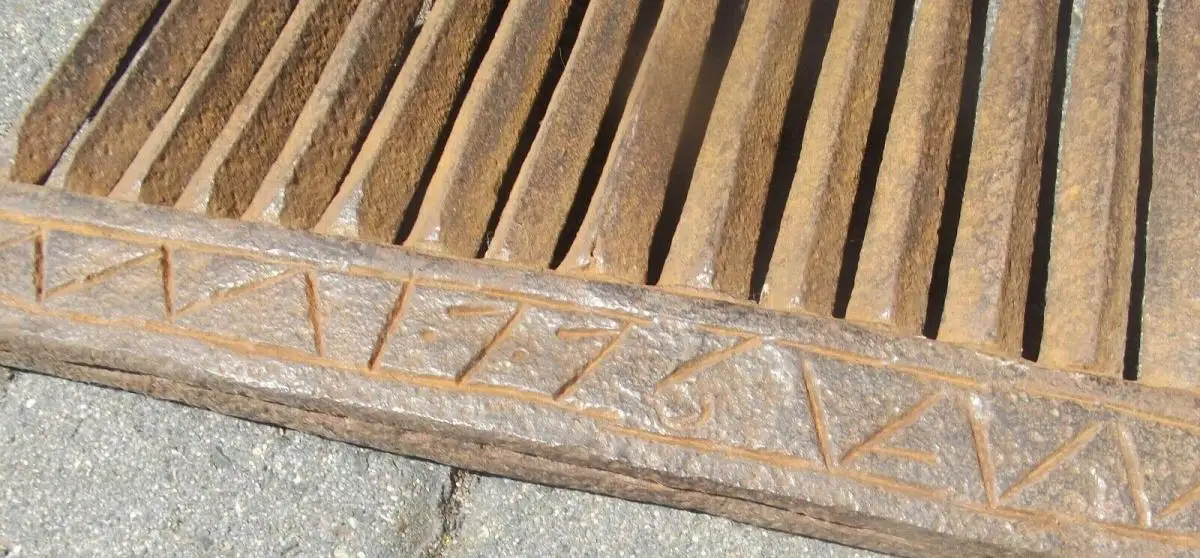 Alter antiker reich verzierter Flachskamm, Flachsrechen, handgeschmiedet, 1716 3