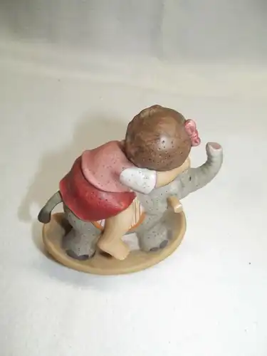 Goebel Figur * Nina & Marco * Mädchen mit Schaukel Elefant