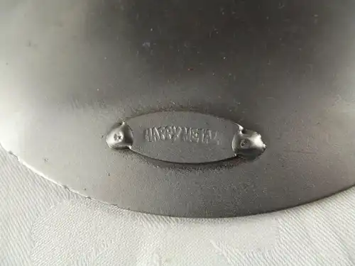 Happy Metal Metallskulptur Schraubenfigur Schraubenmännchen beim Artz Einlauf