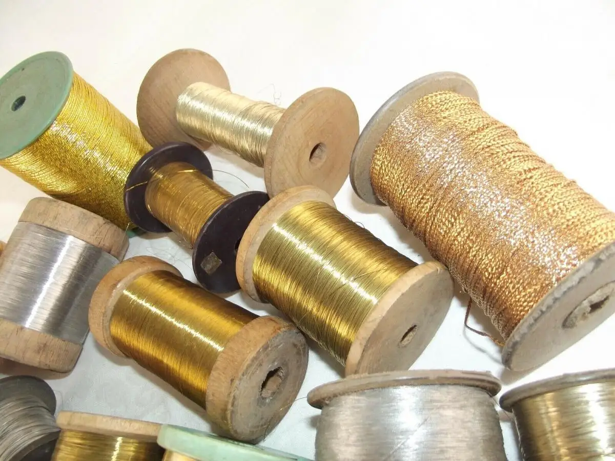 Lot von 17 Rollen antiken Gold und Silber Garn Gespinst usw.. über 4 Kilo 1