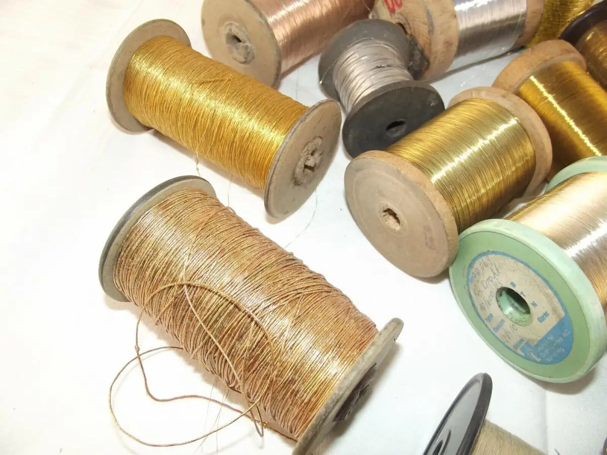 Lot von 17 Rollen antiken Gold und Silber Garn Gespinst usw.. über 4 Kilo 3