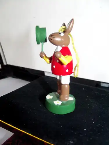 Erzgebirge Volkskunst Ostern Hase mit Topf 7 cm zum Aufhängen am Osterstrauß