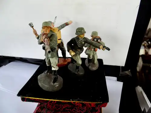 Masse Figuren ; 4 Soldaten WK2 Elastolin - Belum - Wehrmacht - Spielzeug