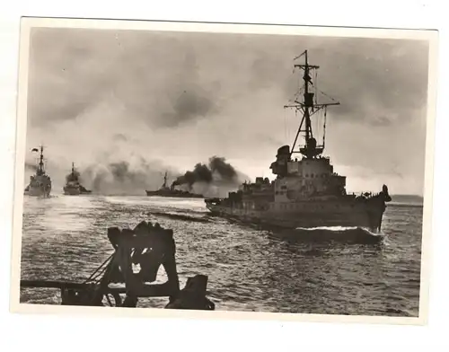 AK WK2 Kriegsmarine Minensuchboote im Morgengrauen 2.Weltkrieg