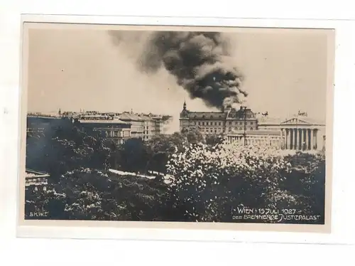 AK Österreich ; Wien der brennende Justizpalast 1927