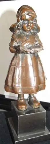 Skulptur Kupfer Holland Mädchen in Tracht auf Metallsockel 425 Gramm / 16,5 cm