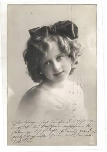 AK Motiv Karte Kinder ; Niedliches Mädchen mit Schleife in den Haaren 1910