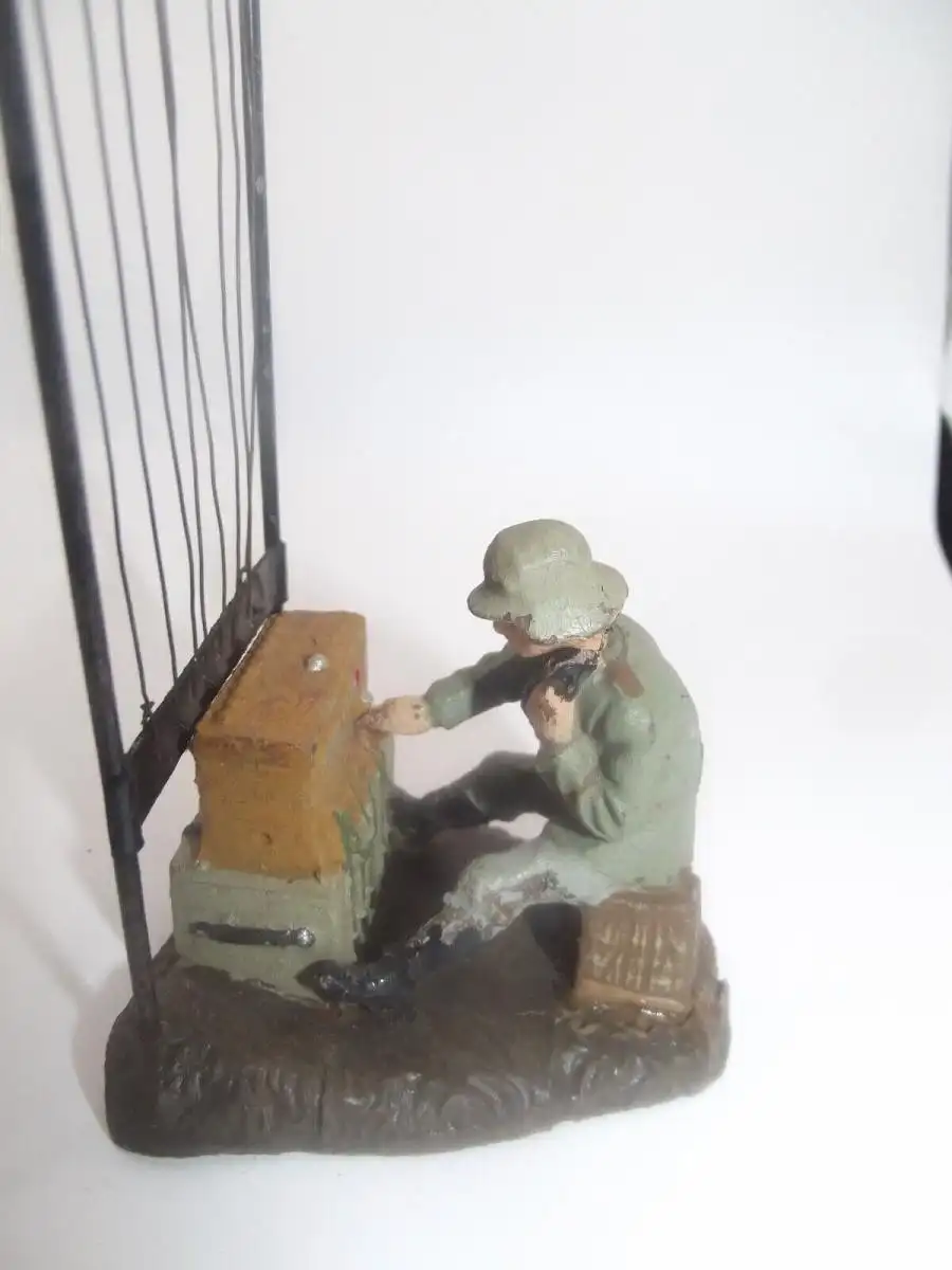 Lineol Germany Soldat beim Funken Nachrichten Funkgerät Militär WK2 Spielzeug